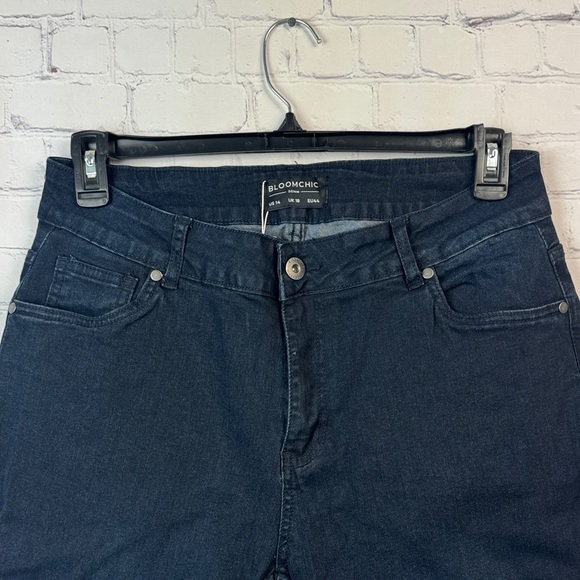 BloomChic Dark Blue Cropped Jeans with Embroidery Butterfly Detail Plus Size 14 - Picture 4 of 8